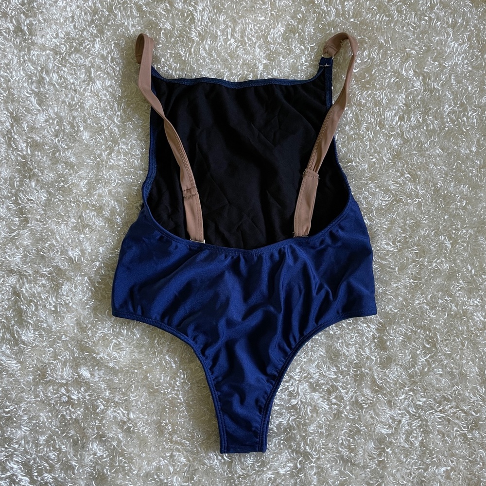 Bikini - Picture 5 of 7